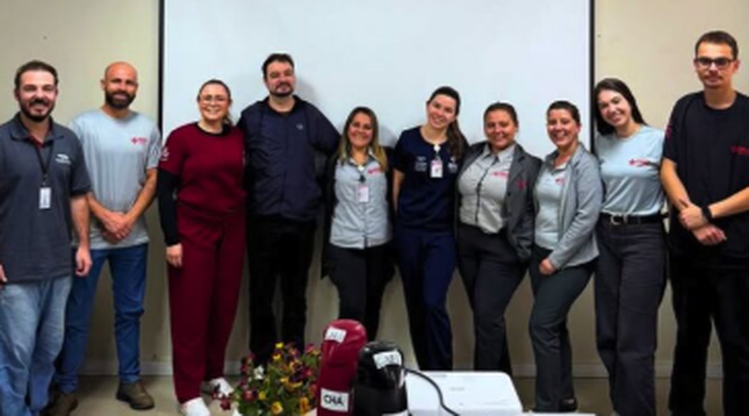 Equipe do hospital de Três Coroas (RS) após o treinamento de IA aplicada à saúde conduzido por Diego Candido